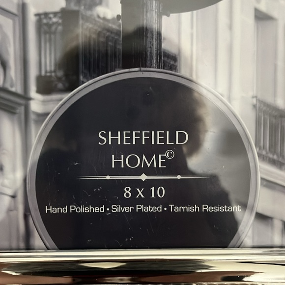 Two Silver Plated 8 by 10 frames - Picture 4 of 6